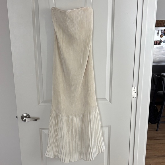 Abercrombie & Fitch Dresses & Skirts - Abercrombie & Fitch Cream Strapless Pleated Maxi Dress